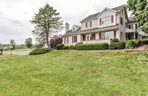 Elizabethtown Bed & Breakfast | Bed and breakfast ∙ 4 guests