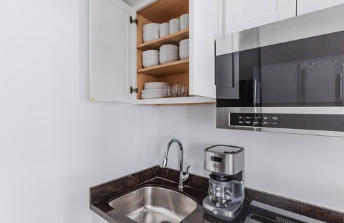 Lincoln Square Apartment | Blueground | Upper West Side, fitness center, nr Central Park