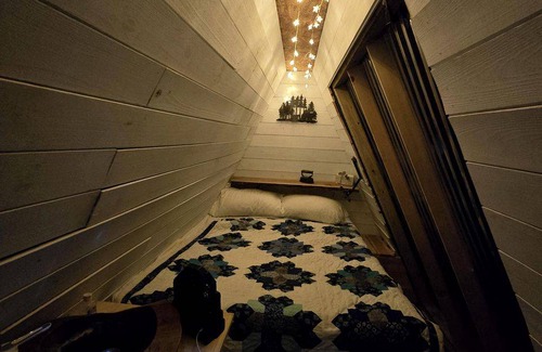 Coal Fork Cabin | Cabin ∙ 1 bedroom ∙ 2 guests