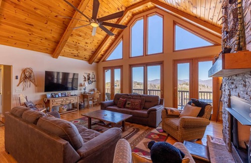 Boone Cabin | Cabin ∙ 6 bedrooms ∙ 15 guests