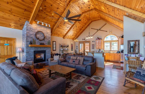 Boone Cabin | Cabin ∙ 6 bedrooms ∙ 15 guests