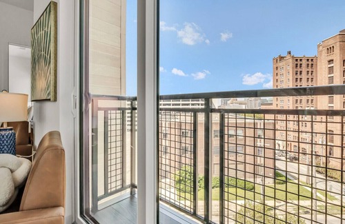 University Circle Apartment | Calm & Serene 2BR | Cleveland Clinic