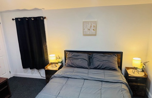 South Jamaica House | Charming 1-bedroom house with AC, WiFi in Queens