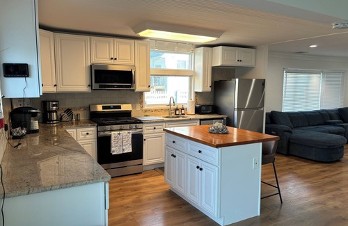 Point Pleasant Beach House | Charming 3 Blocks from Point Pleasant Beach and boardwalk 5BR 3Bath Sleeps 15