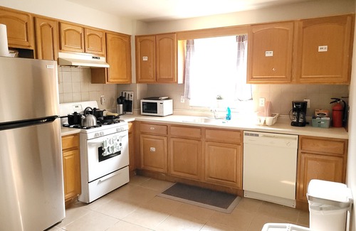 Weequahic Bed & Breakfast | Charming B&B with 3 bedrooms and WiFi, AC in fabulous Newark