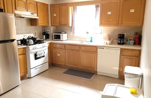 Weequahic Bed & Breakfast | Charming B&B with 3 bedrooms and WiFi, AC in fabulous Newark