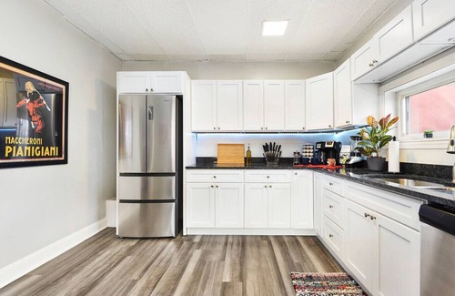 Central Northside Apartment | Cheerful Home In A Vibrant, Walkable Area