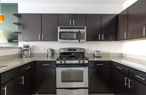 Lyon Park Apartment | Chic Clarendon 1BR w/ Gym + Lounge, walk to Metro, Dining, by Blueground