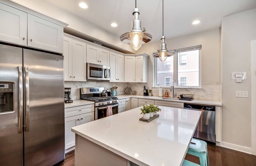Northern Liberties House | Chic Fishtown Retreat! Roof Deck! 4B/3FB, Sleeps 10!