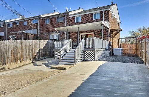 Beechfield Apartment | Chic Townhome w/Deck: 6 Mi to Dtwn Baltimore