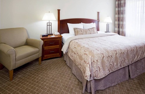 Cranbury Condo | Condo ∙ 2 bedrooms ∙ 6 guests