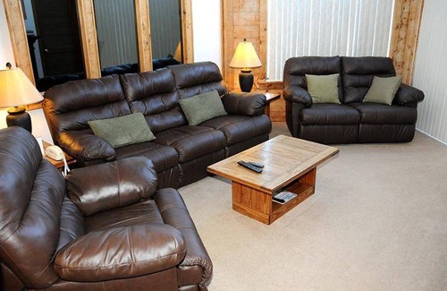 Seven Springs Condo | Condo ∙ 4 bedrooms ∙ 10 guests