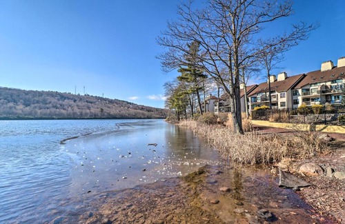 Lake Harmony Apartment | Condo on Big Boulder Lake Less Than 1 Mi to Slopes!