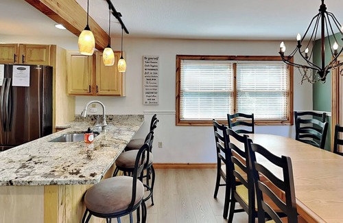 North Glade Hills House | Constantly Cozy | Lakefront + Community Amenities