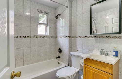 Lodi Apartment | Cozy 2-bedroom apartment in charming Lodi with AC ,washer and dryer 85 inch TV !