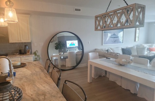 Avalon Condo | Cozy and all upgraded Avalon beach house walking distance to beach/bay/town