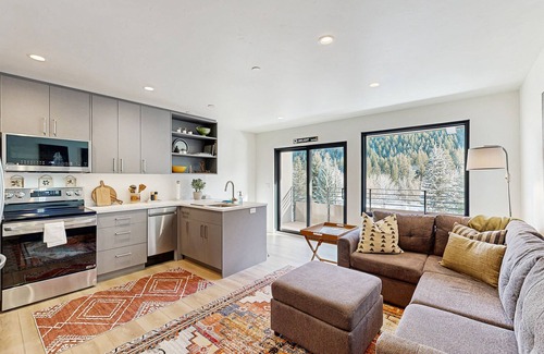 Warm Springs Condo | Cozy Condo with Stunning Mountain Views - Near the Ski Lifts