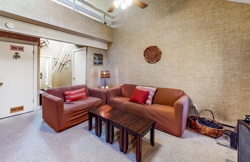 White Haven House | Cozy, Family-Friendly Townhome w/ Fireplace - Near Skiing and Golf!