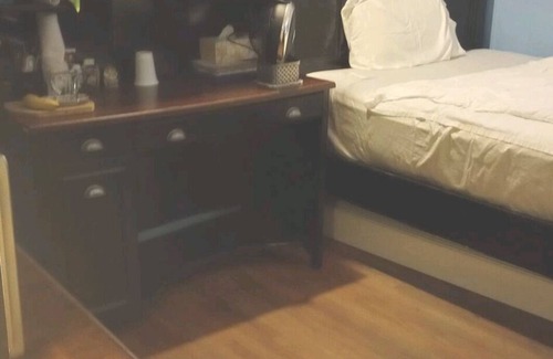 West Freehold Condo | Cozy Room in quiet & safe neighborhood