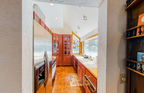 Warm Springs House | Cozy townhome with mountain view & fireplace - walking distance to ski lift