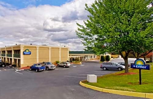York Hotel | Days Inn & Suites by Wyndham York