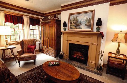McClellandtown Bed & Breakfast | Deer Creek Winery at Watson Estate