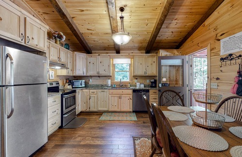 Aska Cabin | Dog-friendly cabin with private hot tub, fenced yard, and gorgeous location