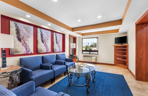 Iselin Hotel | Econo Lodge Woodbridge
