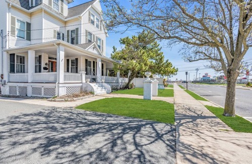 Point Pleasant Beach House | Fabulous Historic Seashore Victorian Saltwater Pool closes End of September