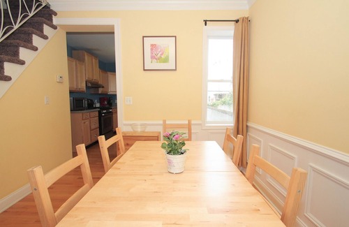 Fairmount House | Fairmount Convenient + Spacious 4Bed/2Bath - Sleeps 9