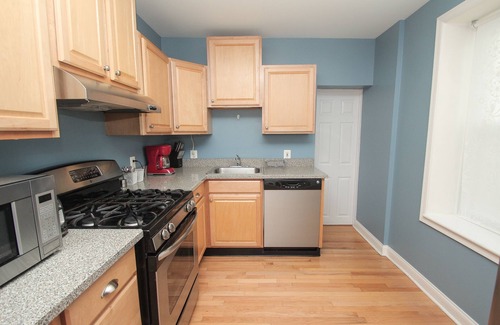 Fairmount House | Fairmount Convenient + Spacious 4Bed/2Bath - Sleeps 9