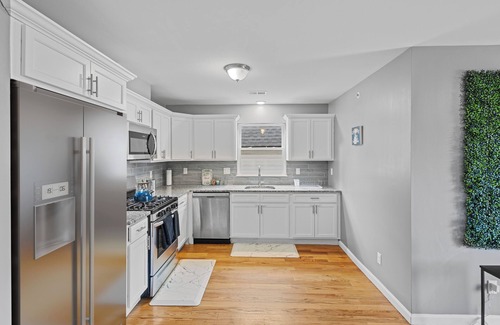 Newark Apartment | Faith's Charming 3-bedroom 2 Bathroom with WiFi in welcoming Newark