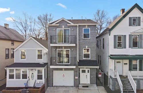 Newark Apartment | Faith's Charming 3-bedroom 2 Bathroom with WiFi in welcoming Newark