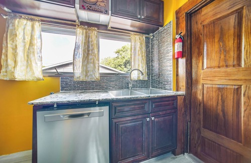 Erie House | Family-Friendly Home: Walk to Lake Erie!