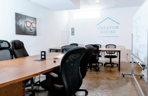 North Philadelphia East House | Fantastic 4BR Townhouse W/HOTTUB