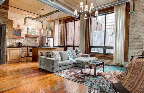 Downtown Nashville Condo | *Flat Loft* Walk to Broadway* Printers Alley Lofts