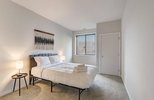 Brewerytown Apartment | Frontdesk | 1 BR Apt by Brewerytown Square