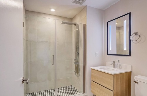 Brewerytown Apartment | Frontdesk | 1BR Apt near Philadelphia City Hall