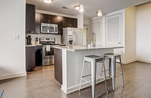 Charlotte Center City Apartment | Frontdesk | Classy 1bd High-Rise in Uptown