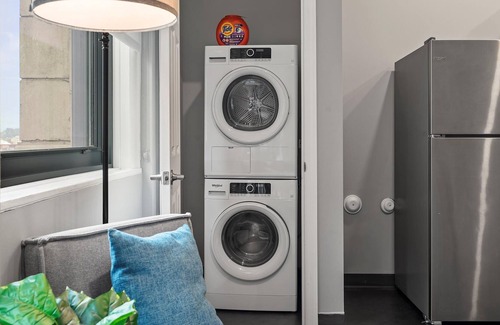 Cultural District Apartment | Frontdesk | Studio Apt near UPMC Cooper Fieldhouse
