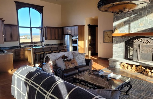 Clawson House | Grand Teton Painted Pony House w/Hot Tub AC and Heated Garage