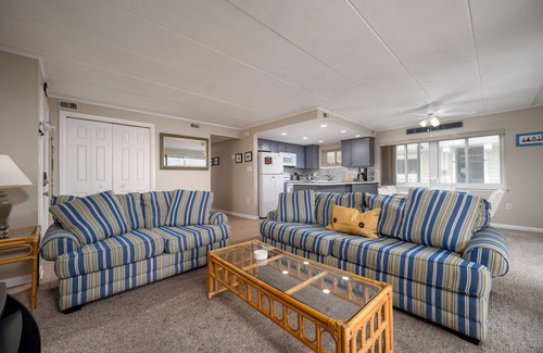 Midtown Ocean City Condo | Great bayfront location that is steps from the Convention Center