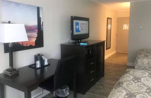 Bethlehem House | Great Find! 2 Awesome Units, Onsite Pool, Near SteelStacks, Free Parking!