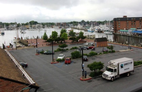Historic District Apartment | Great Location! Walk to Downtown Annapolis, w/ full kitchen washer/dryer...