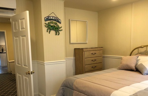 Historic District Apartment | Great Location! Walk to Downtown Annapolis, w/ full kitchen washer/dryer...