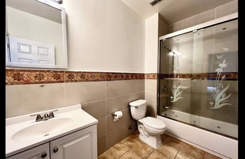 Chinatown Apartment | Great place to stay! 2Bd Apt in Center City next to Reading terminal!