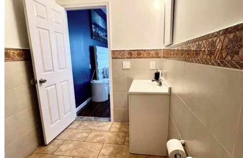 Chinatown Apartment | Great place to stay! 2Bd Apt in Center City next to Reading terminal!