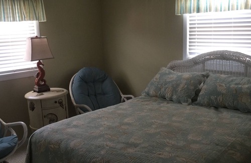 Surf City Apartment | Guests are sure to enjoy a memorable vacation in this fully furnished Apartment