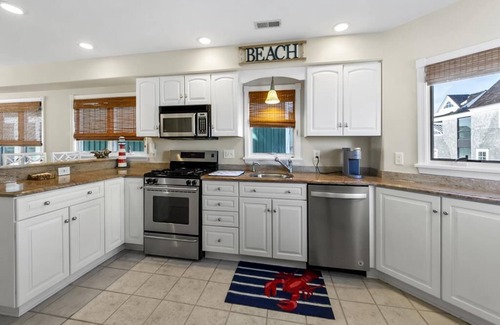 Village Green Condo | Harbor Front. Water View. Comfortable Townhome.