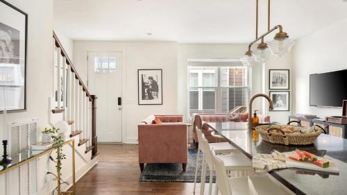 Chestnut Hill Apartment | Hart Suite Buyout 8 by AvantStay Two Nashville Town Houses w Stunning Amenities Design